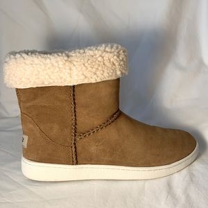 Women’s UGG Mika Classic Sneaker boot/Size-9/Color-Chestnut